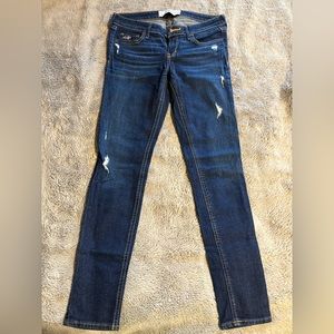 Hollister Distressed Jeans (Size 5S)